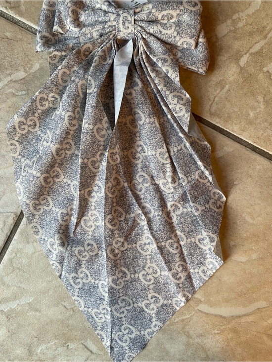 Dresses & Skirts - Gray and White Printed Bow-Detail Women's hair bow design inspired